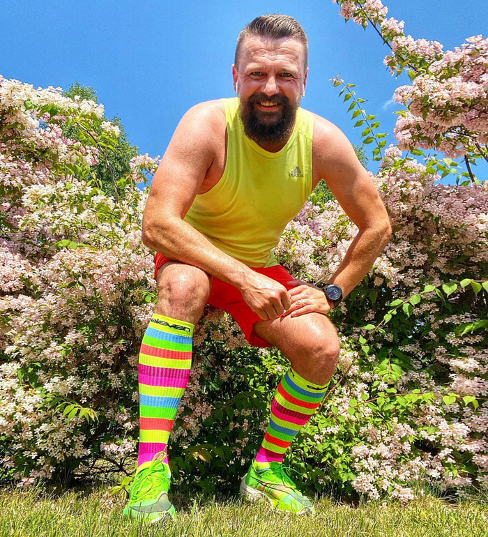 ELEVEN SPORTSWEAR STRIPE Long compression socks - fluo
