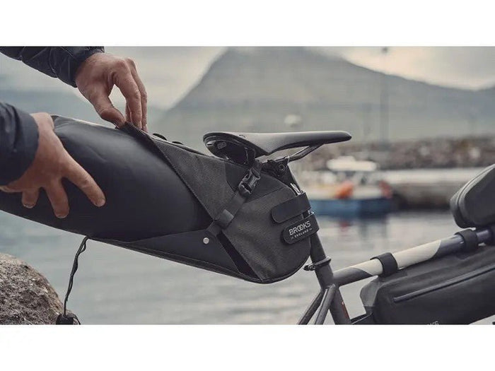 BROOKS SCAPE 8L saddle bag - mud green - BROOKS - Evelostore