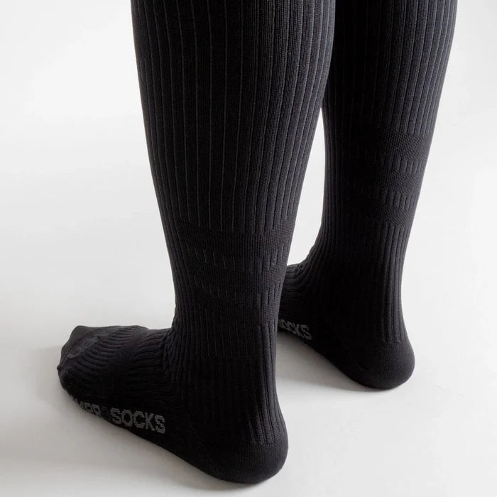 ELEVEN SPORTSWEAR ActivePulse Long compression socks - black - ELEVEN SPORTSWEAR - Evelostore