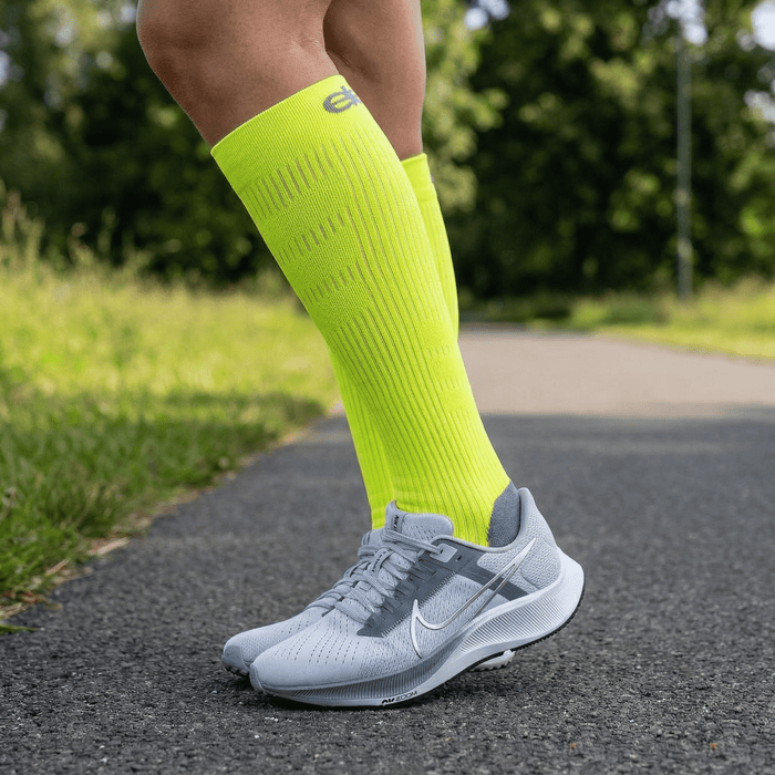 ELEVEN SPORTSWEAR ActivePulse Long compression socks - fluo - ELEVEN SPORTSWEAR - Evelostore