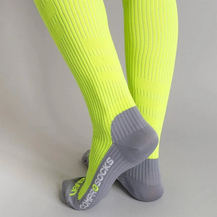 ELEVEN SPORTSWEAR ActivePulse Long compression socks - fluo - ELEVEN SPORTSWEAR - Evelostore
