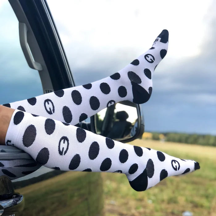 ELEVEN SPORTSWEAR DOTS Long compression socks - Black/white