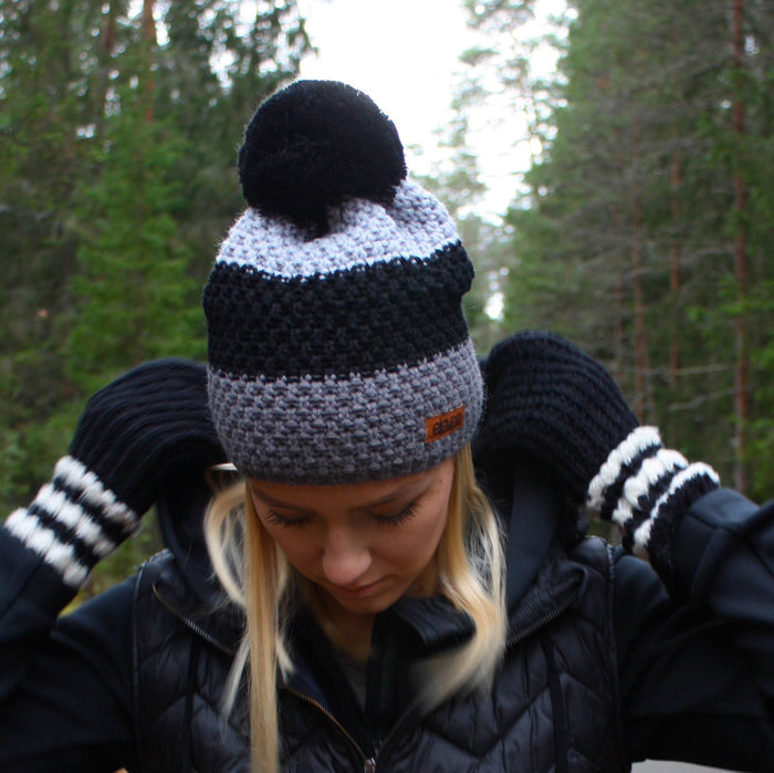 ELEVEN SPORTSWEAR Knitted beanie POM grey
