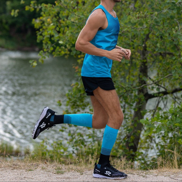 ELEVEN SPORTSWEAR POWERFLOW Long compression socks - blue - ELEVEN SPORTSWEAR - Evelostore
