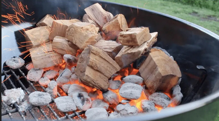 WEBER Apple Wood Chunks 1.5kg 17616